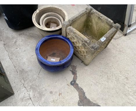 AN ASSORTMENT OF CERAMIC PLANTERS AND PLANT POTS 