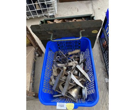 AN ASSORTMENT OF HAND TOOLS TO INCLUDE CALLIPERS, CLAMPS AND A TOOL BOX ETC 