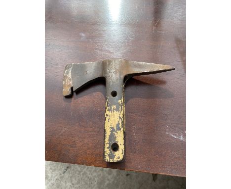 A VINTAGE AUXILIARY FIRE SERVICE AXE HEAD 