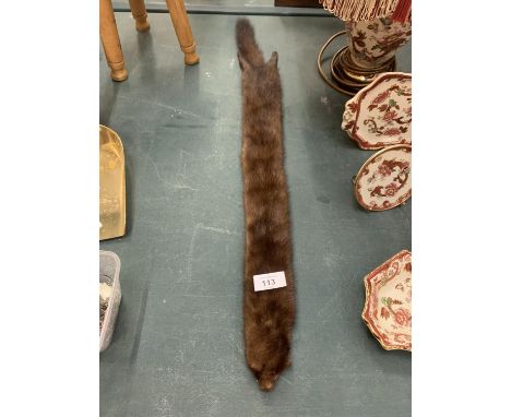 A SMALL VINTAGE FUR STOLE 