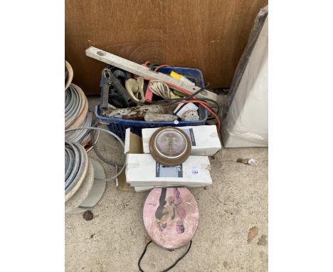 AN ASSORTMENT OF ITEMS TO INCLUDE A BEROMETER, JUMP LEADS AND TOOLS ETC 