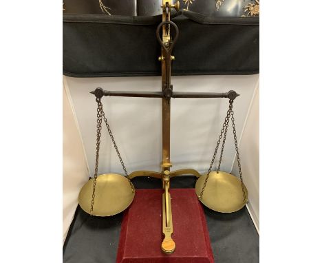 A PAIR OF VINTAGE BRASS BALANCE SCALES 