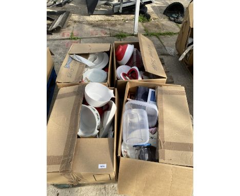 AN ASSORTMENT OF HOUSEHOLD CLEARENCE ITEMS TO INCLUDE A SPICE RACK, CERAMIC DISHES ETC 