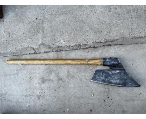 A VINTAGE GARATINE SIDE AXE WITH WOODEN HANDLE 
