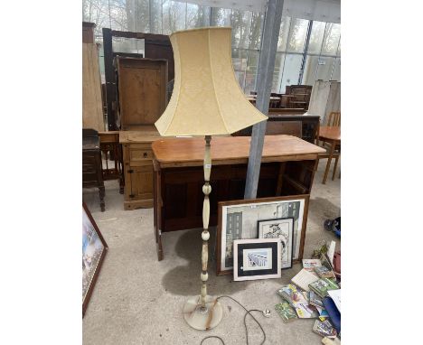 A DECORATIVE STANDARD LAMP WITH SHADE 