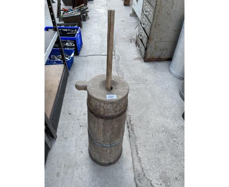A VINTAGE WOODEN PLUNGER BUTTER CHURN 