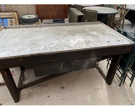 A LARGE WOODEN WORK BENCH WITH METAL TOP AND ENCLOSING A SINGLE DRAWER 