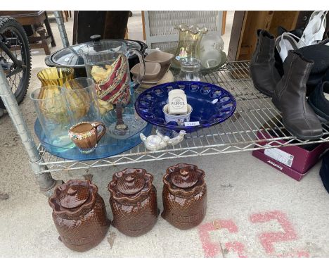 A LARGE QUANTITY OF CERAMIC AND GLASS WARE TO INCLUDE BOWLS AND TEA AND COFFEE JARS ETC 