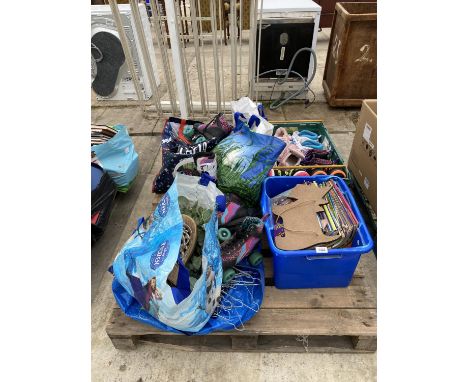 AN ASSORTMENT OF HOUSEHOLD CLEARENCE ITEMS TO INCLUDE ROLLER SKATES, CERAMICS ETC 
