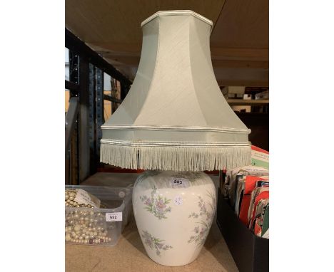 A CERAMIC TABLE LAMP WITH FORGET-ME-NOT DESIGN TO INCLUDE A PLAE GREEN TASSLED SHADE (H: INCLUDING SHADE APPROX. 53CM) 