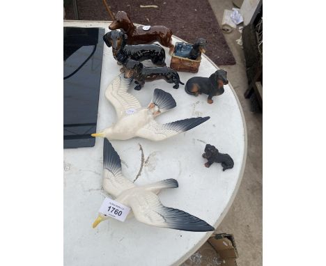 AN ASSORTMENT OF CERAMIC ANIMAL FIGURES TO INCLUDE DOGS AND SEAGULLS ETC 