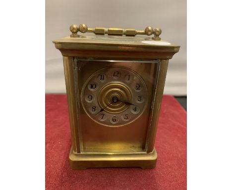 A LATE VICTORIAN BRASS CARRIAGE CLOCK WITH KEY 