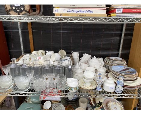 A LARGE QUANTITY OF CERAMIC AND GLASS WARE TO INCLUDE ROYAL DOULTON TEA SERVICE AND DECORATIVE PLATES ETC 