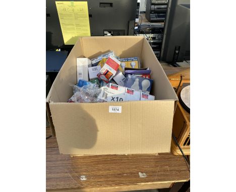 A LARGE QUANTITY OF NEW AND UNUSED LIGHT BULBS 