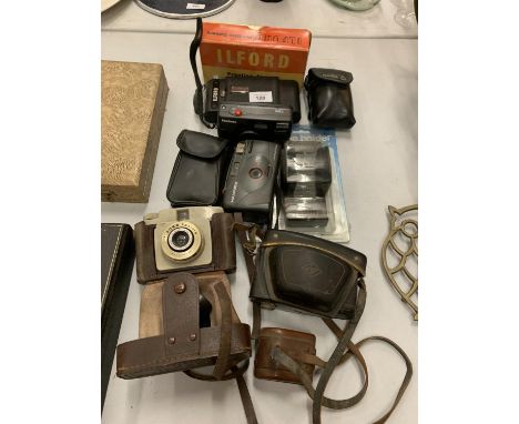 A QUANTITY OF VINTAGE CAMERAS 