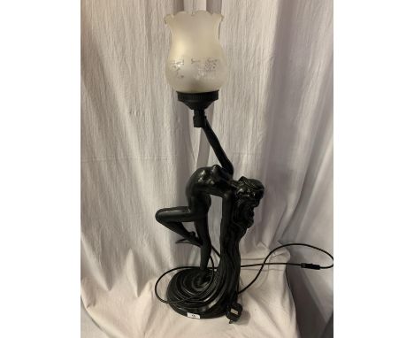 A SPELTER TABLE LAMP IN THE FORM OF A NUDE H:WITH GLASS SHADE 79CM 