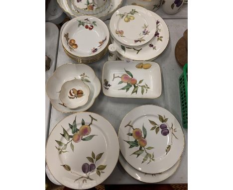 A COLLECTION OF ROYAL WORCESTER PORCELAIN DINNER WARE IN THE EVESHAM DESIGN 