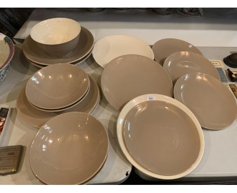 A VARIETY OF POOLE POTTERY PLATES AND BOWLS 'AVIGNON DESIGNED BY JANICE TCHALENKO FOR POOLE POTTERY 