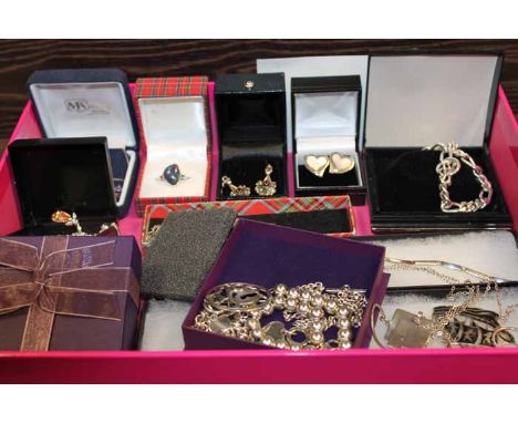 GOOD LOT OF SILVER JEWELLERY
including a necklace and bracelet set, amethyst and mother of pearl earrings, Egyptian pendant, 