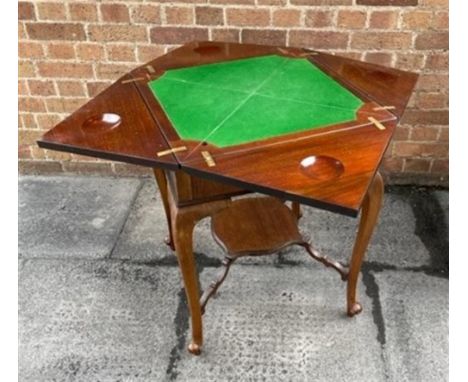 AN EDWARDIAN MAHOGANY ENVELOPE CARD TABLE  the baize lined interior with dished counter wells, with single frieze drawer, on 