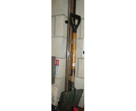 A quantity of garden tools