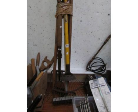 A quantity of garden tools