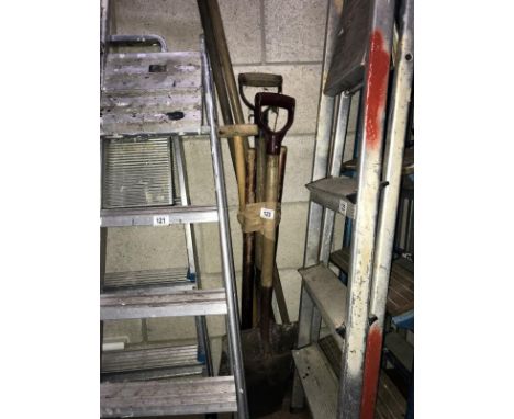 A quantity of garden tools