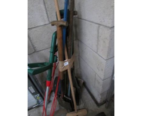 A quantity of garden tools