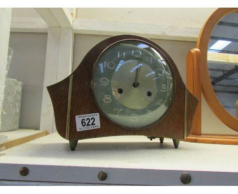 A mantel clock