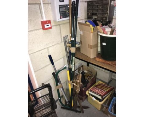 A quantity of garden tools
