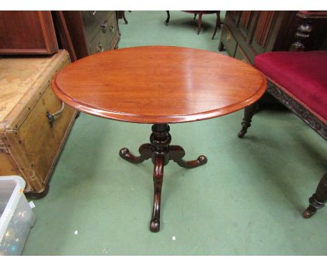 A Victorian mahogany lamp table the oval top over a turned and reeded column on a scroll foot tripod base, 56cm tall x 72cm l