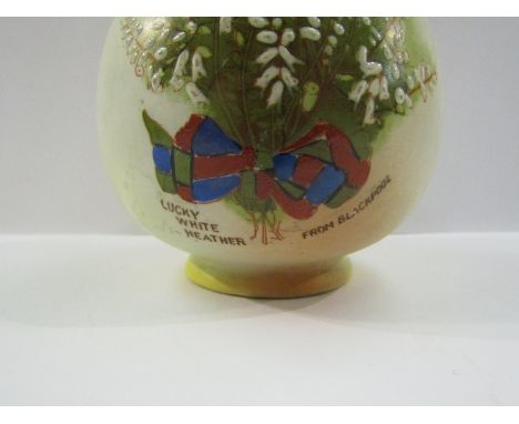 A circa 1930's W &amp; R Stoke-on-Trent Carlton China lucky white heather Blackpool vase, 16cm high