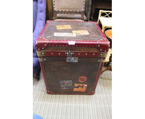 A reproduction box formed traveling trunk  