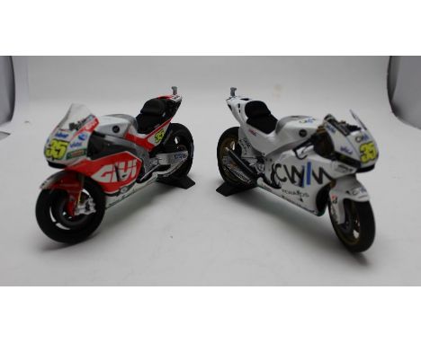 Minichamps 1:12 Honda RC213V Diecast Model Motorcycle 122161135 with Minichamps 1/12 Scale - 122 151135 - Honda RC213V LCR Ho