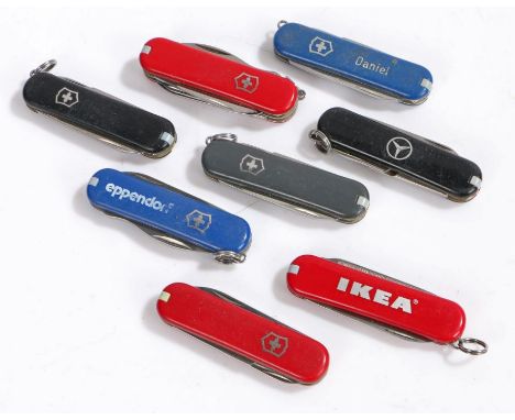 Selection of smaller size Swiss Army Knives (8)