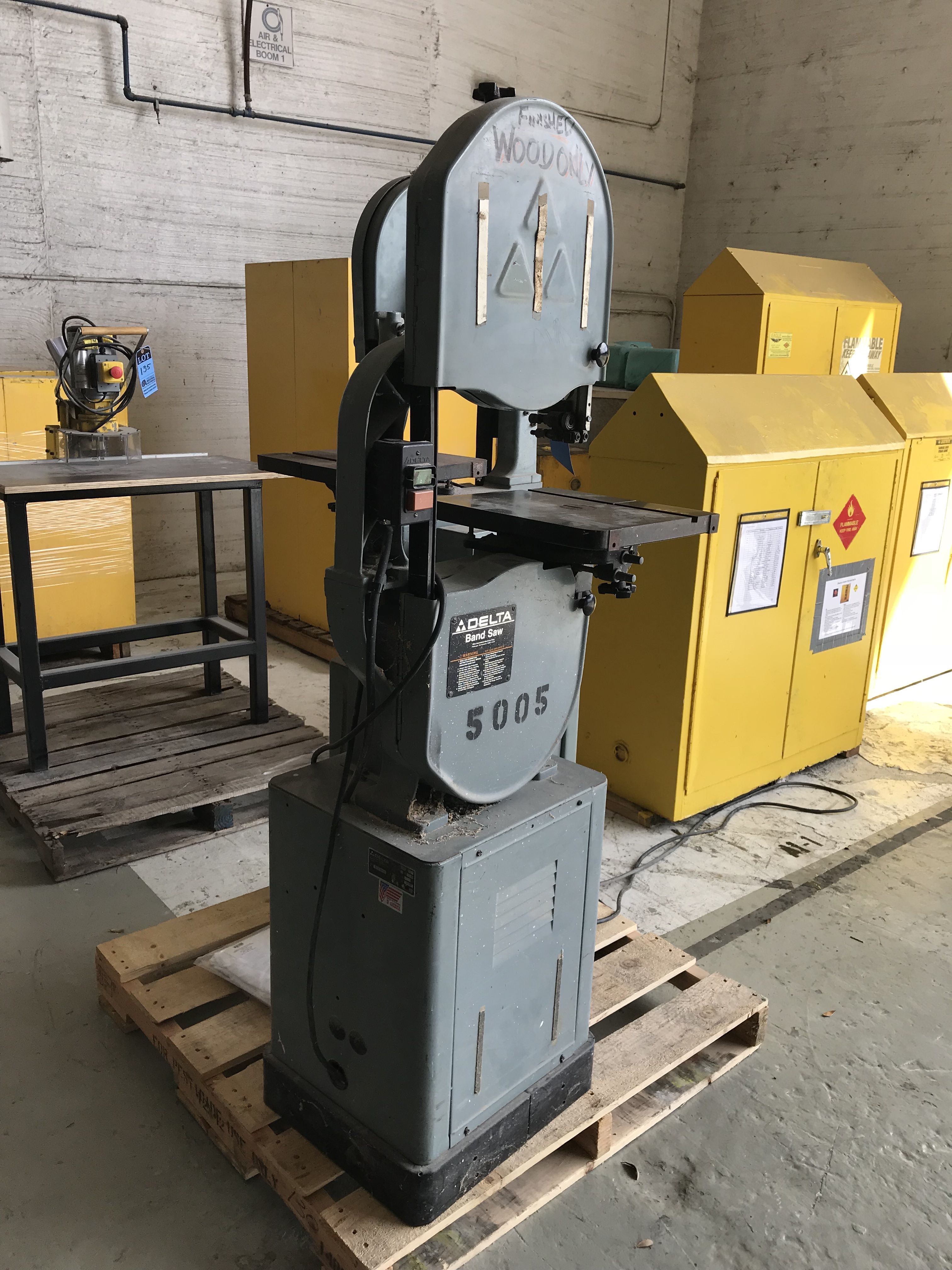 14" DELTA MODEL 28-303 VERTICAL BAND SAW; S/N 96L-97509 **LOCATED AT