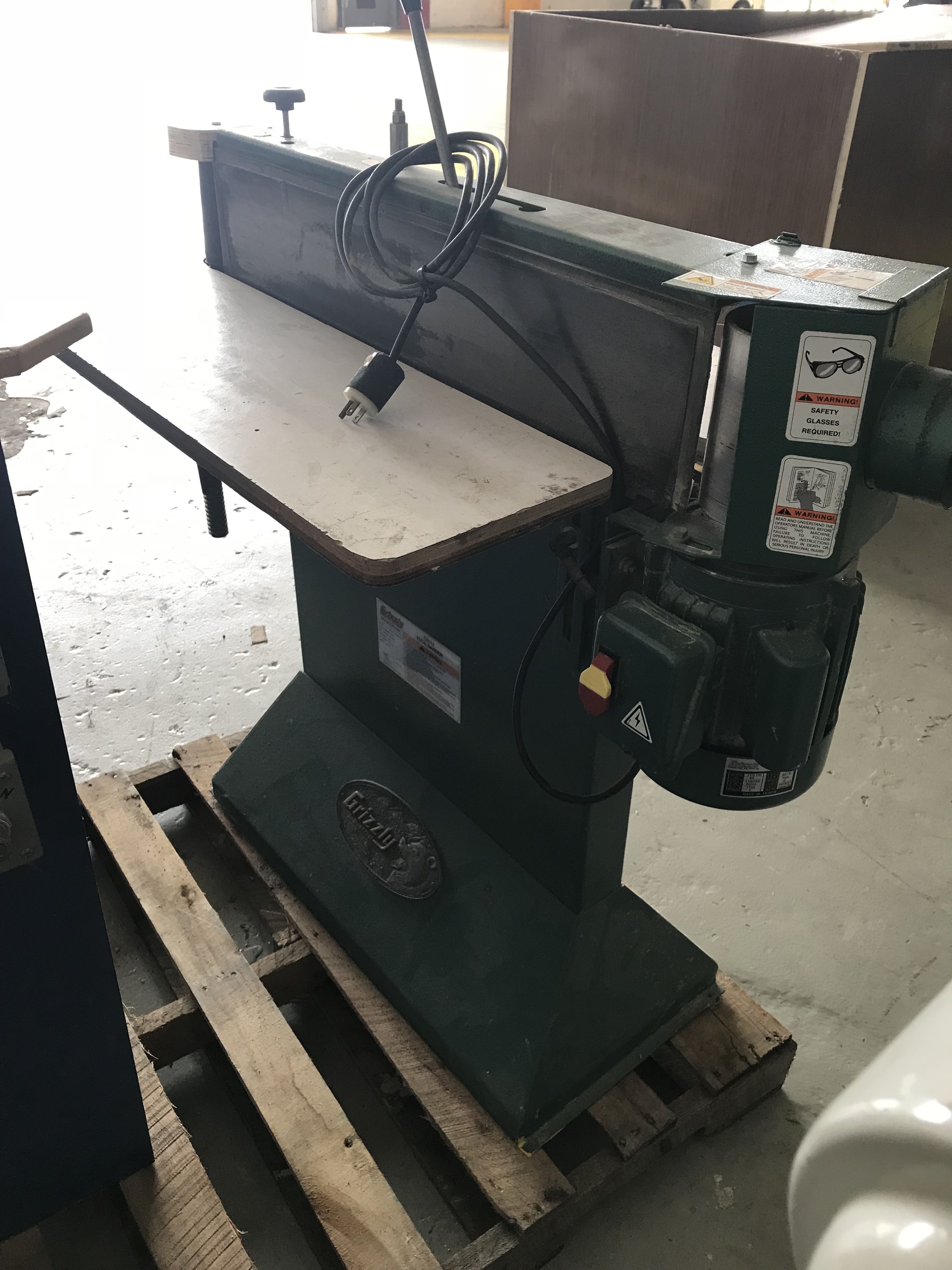GRIZZLY MODEL G0512 EDGE SANDER, 11/2 HP, 6" X 80" BELT SIZE, 1,800 RPM **LOCATED AT 100 SEA RAY