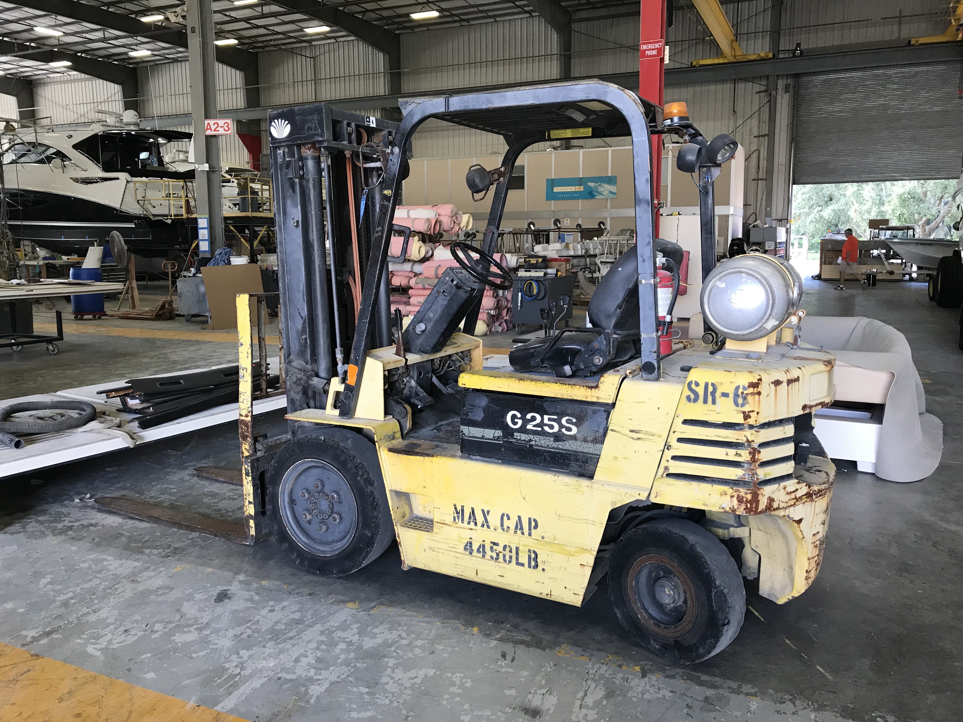 5,000 LB. DAEWOO MODEL G25S2 LP GAS SOLID PNEUMATIC TIRE LIFT TRUCK; S