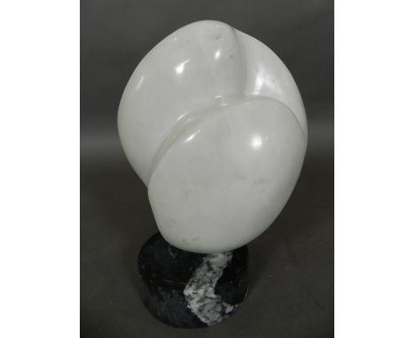 Gertraud Hoffmann Goodwin (Contemporary German School), an abstract study, marble, signed and dated 2000. H.26cm  
