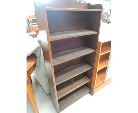 A mid 20th Century oak book shelf