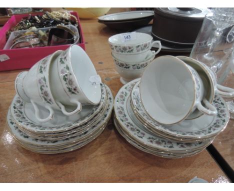 A part tea service white with floral design, 18 pieces