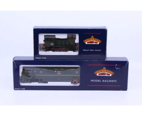 Bachmann: A boxed Bachmann, OO Gauge, Class 42 Warship Diesel BR Green D818 'Glory', Reference 32-059; and a boxed Bachmann, 