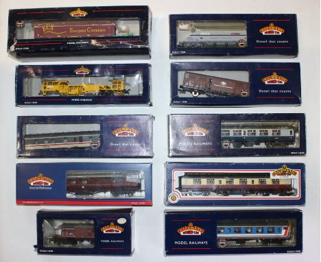 Bachmann: A collection of ten various boxed Bachmann, OO Gauge model railway rolling stock and coaches. Original boxes, some 