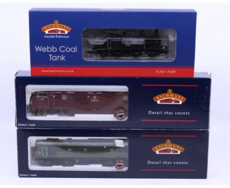 Bachmann: A collection of three boxed Bachmann, OO Gauge locomotives to comprise: Class 42 Warship Diesel D817 'Foxhound' BR 
