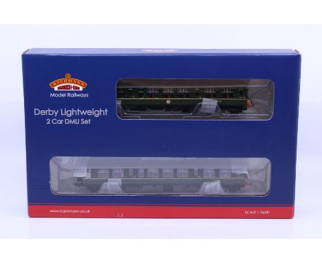 Bachmann: A boxed Bachmann, OO Gauge, Derby Lightweight Two Car DMU BR Green with Yellow Warning Panel, Reference 32-515. Ori