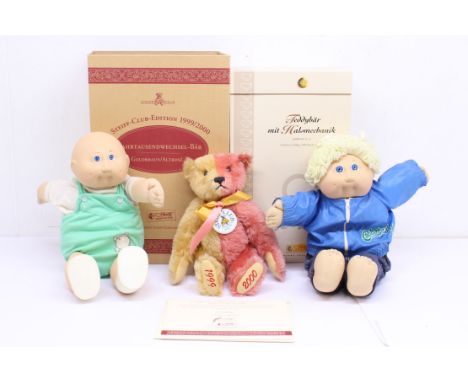 Steiff: A Steiff Club 1999-2000 bear, with certificate of authenticity, No. 3305, within incorrect Steiff box; together with 