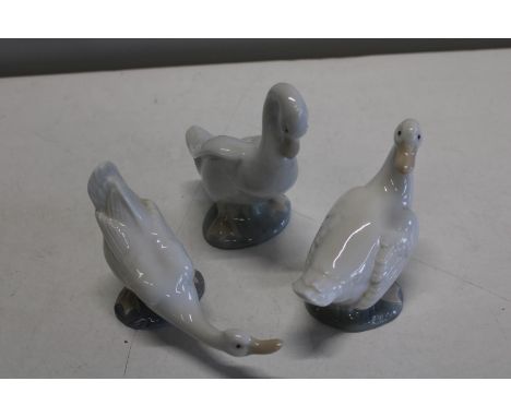 Three Nao geese figures 