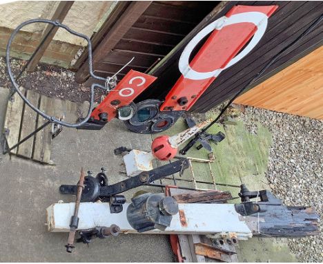 Great Western Railway lower quadrant wooden post Calling on Signal. Complete with enamel arms, post, finial, ladder, lamp bra