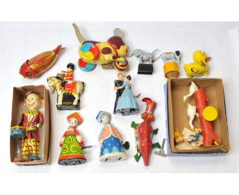 Mixed tinplate and plastic novelty group, mainly vintage, including: (1) Triang Minic Jabberwock, red/green, with red felt to