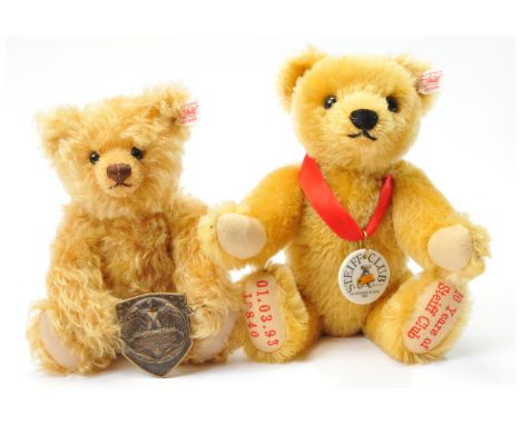 Steiff pair of teddy bears: (1) Steiff The Exhibition Bear, white tag 661419, UK &amp; Ireland exclusive, 2004, LE 1500, gold